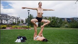 Bitchinbubba Flashing Emma & Ellie James - Acro Yoga In The Park