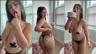 Colleen Sheehan Nude Boobs Messy Cake Sitting PPV Onlyfans Video Leaked