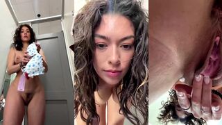 Chloe Sasha Goes Full Nude In Changing Room And Livestream